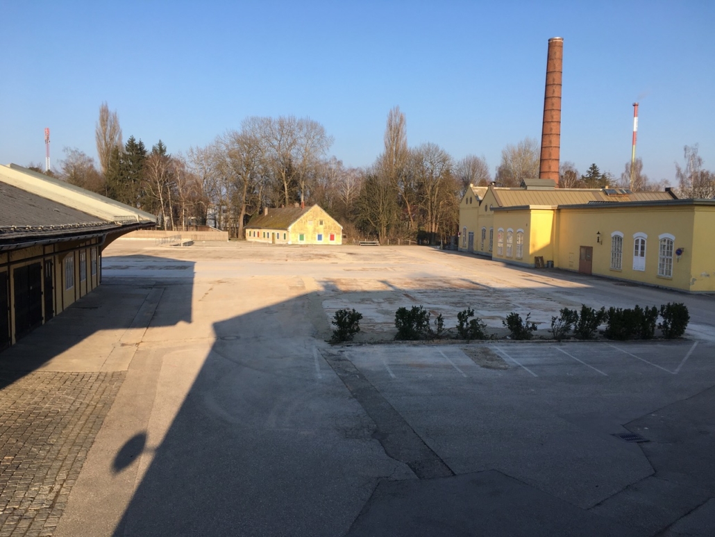 Blick vom Bürotrakt nach Osten ohne Weberei