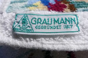 Handtuchaufhänger mit Graumann-Logo.