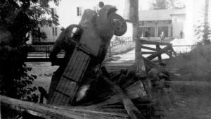 Am 25. September 1950 brachte der Firmen-LKW die zur Adjustierung führende Brücke über den Welser Mühlbach zum Einsturz. Der Fahrer kam mit dem Schrecken davon.